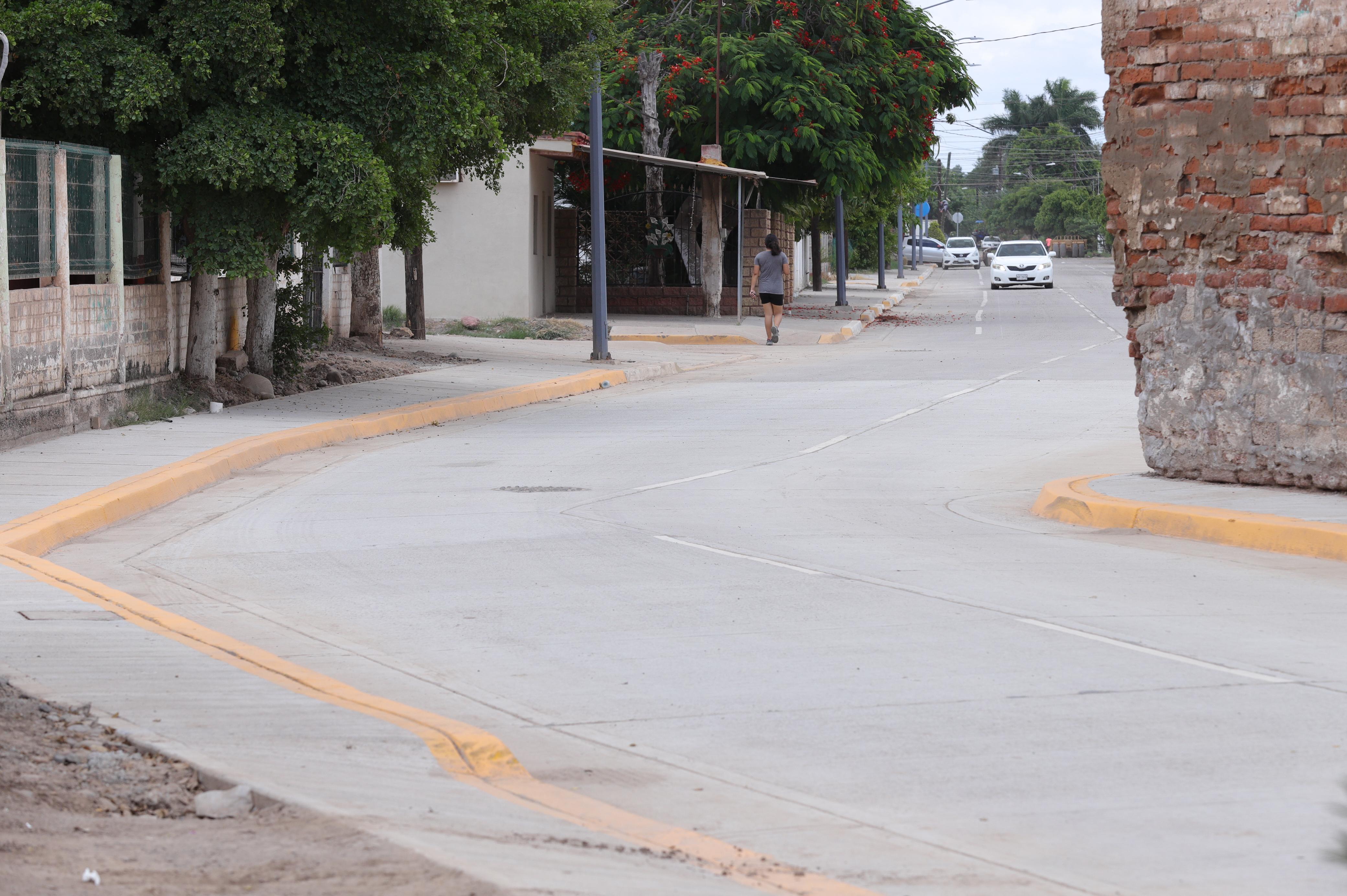 calle pavimentada en La Brecha