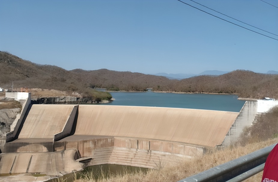presa Picachos