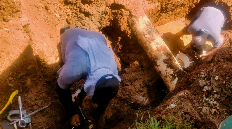 Reparación de tubería de agua potable