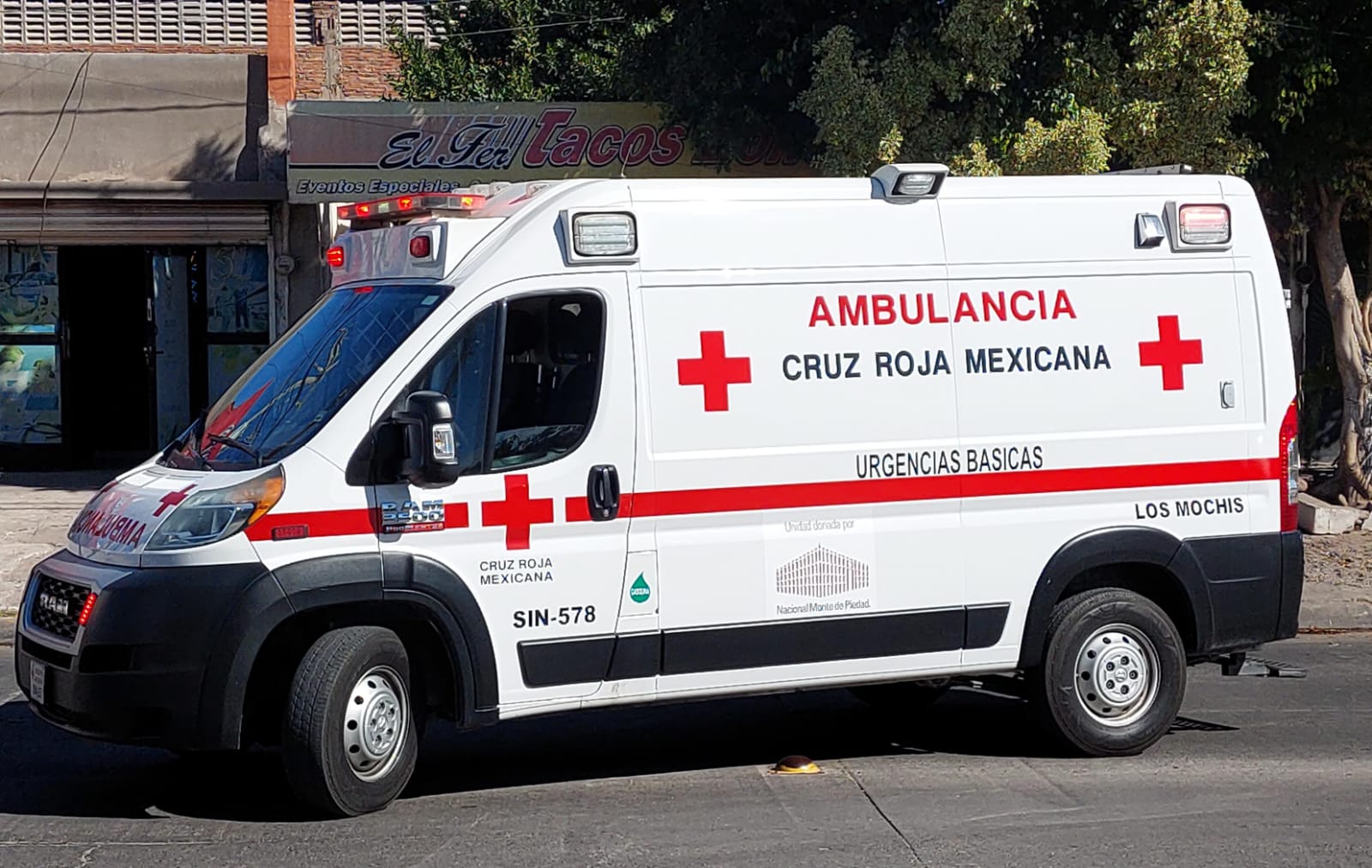 Agreden a adulta mayor y a un joven con arma blanca cuando viajaban en una motocicleta en Ahome