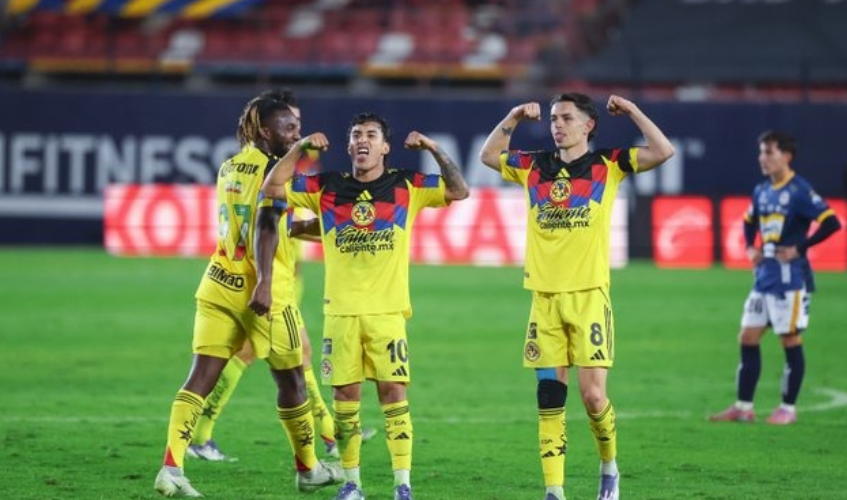 Águilas del América celebra victoria tras partido