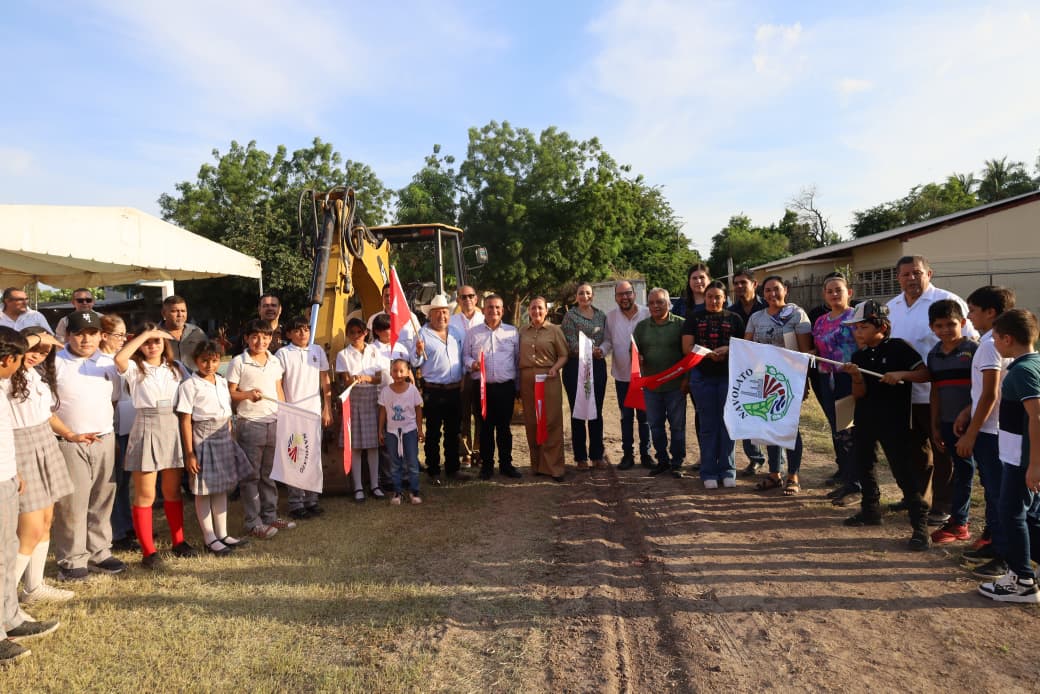 Entrega e inicio de obras en Navolato