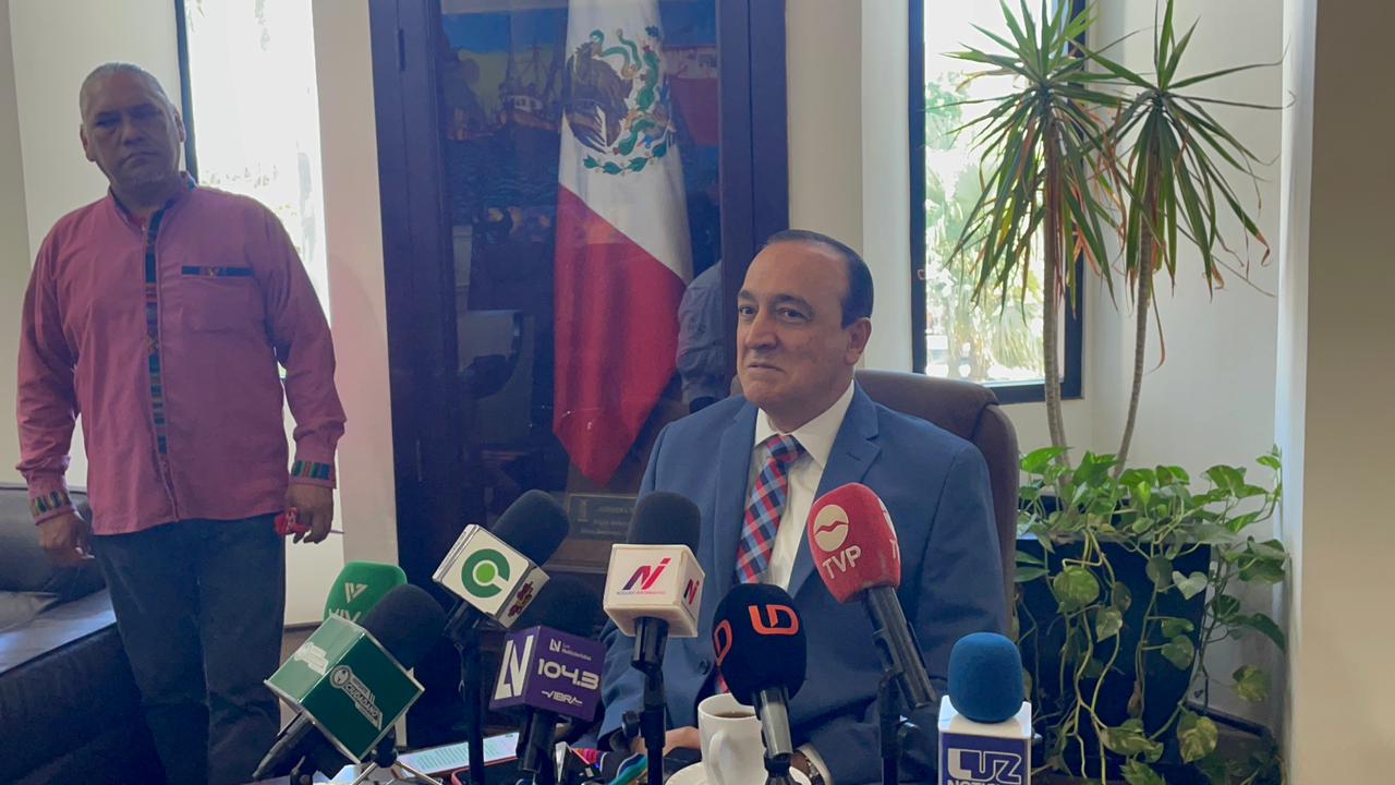 Antonio Menéndez de Llano Bermúdez, alcalde de Ahome. La autoridad habla del proyecto de rehabilitación de las carreteras.
