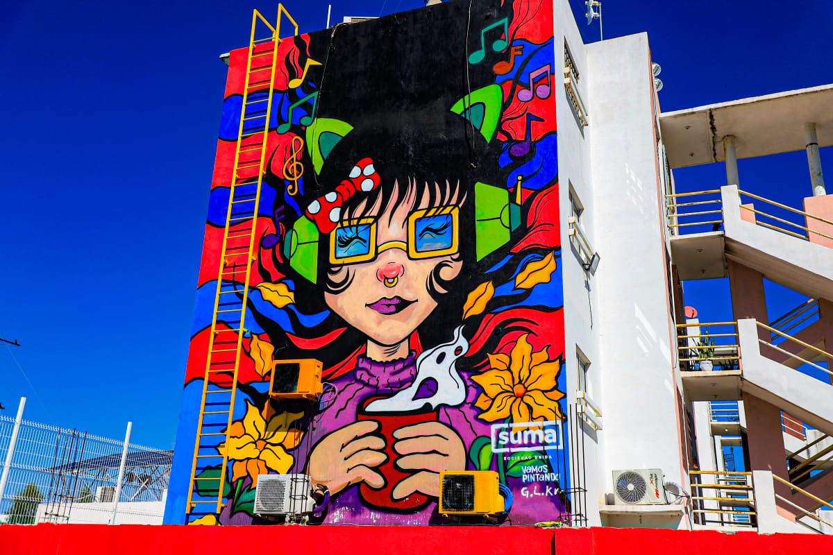 Artistas plasman murales que inspiran paz en Alturas del Sur en Culiacán
