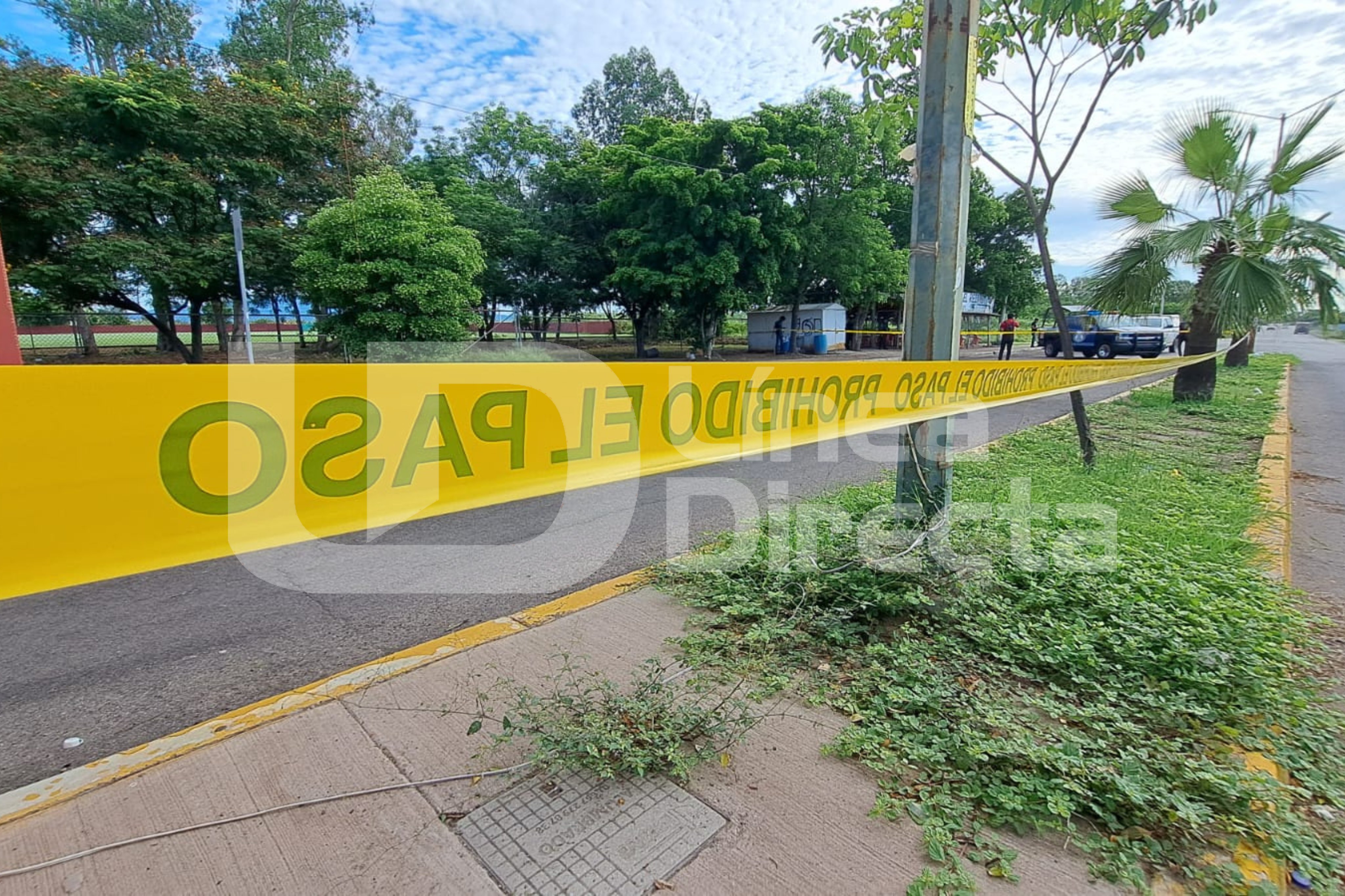 Zona acordonada en donde fue localizada la mujer asesinada en Culiacancito.