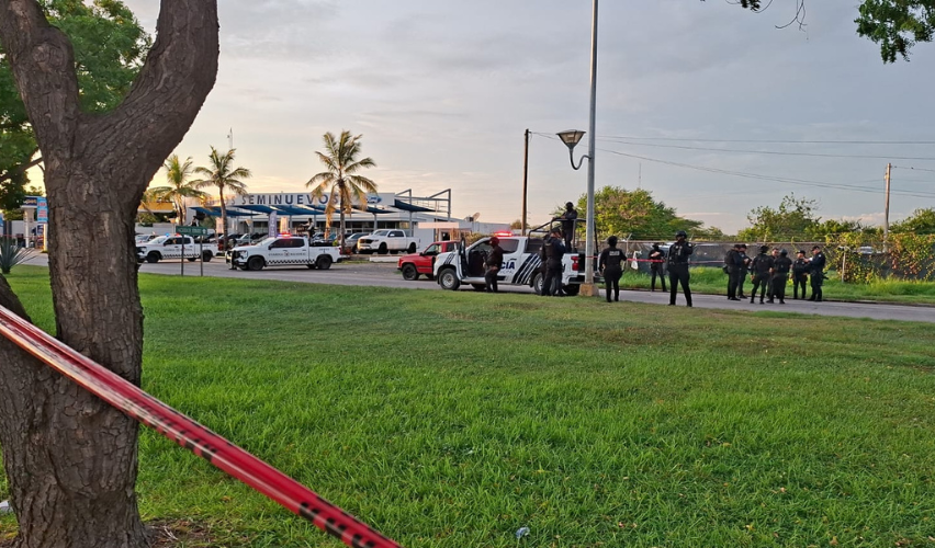 Agentes de seguridad resguardan lugar del crimen