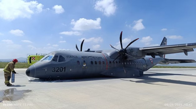 Avión de la Fuerza Aérea Mexicana sufre percance y aterriza de emergencia en el AIFA