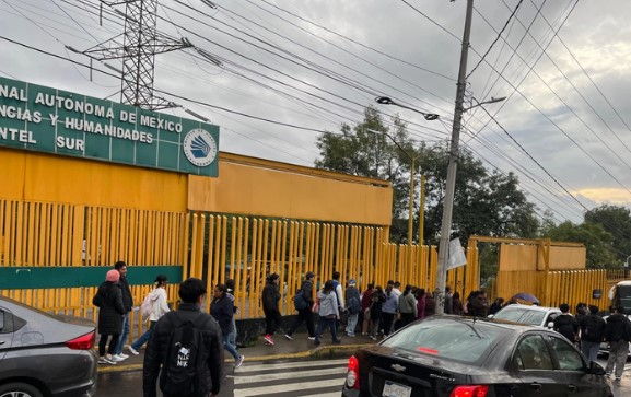 Estudiante muere tras ser apuñalado en el CCH Sur de CDMX; capturan al agresor