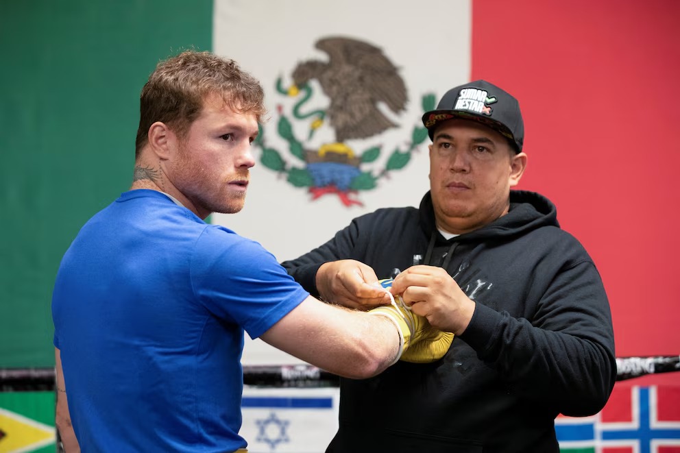 Canelo Álvarez y Eddy Reynoso