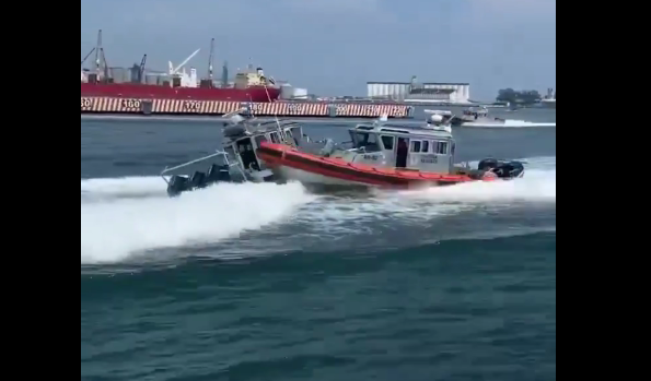 Embarcaciones de la Marina chocan