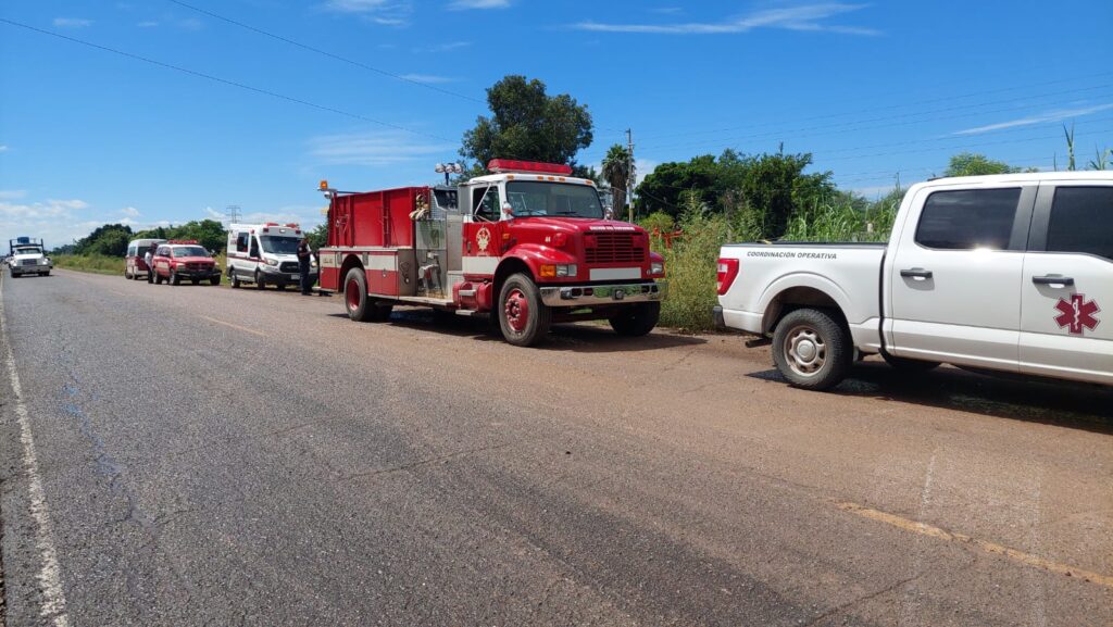 Conductor de camioneta pierde la vida en “canalazo” en Ahome