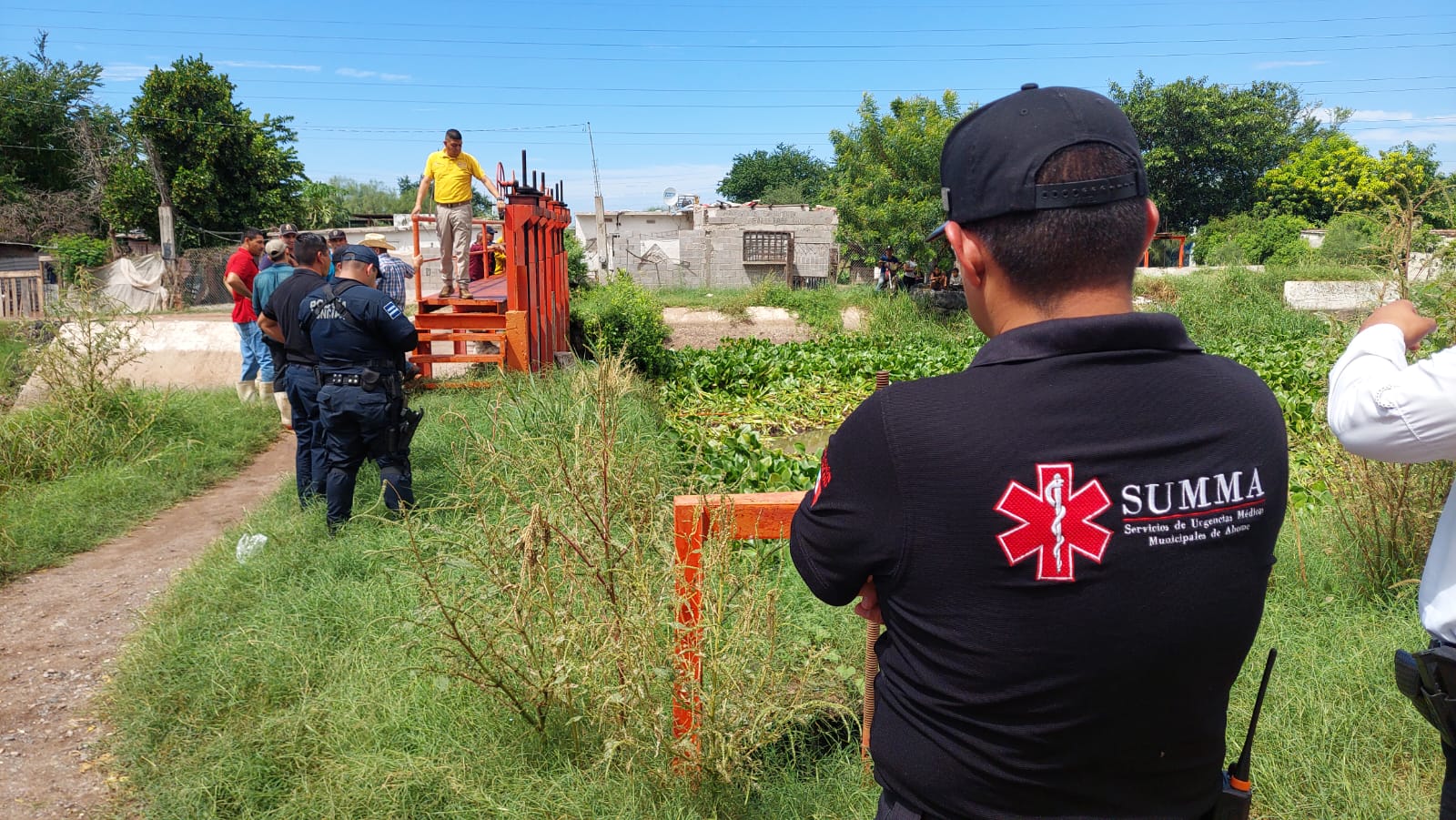 Conductor de camioneta pierde la vida en “canalazo” en Ahome