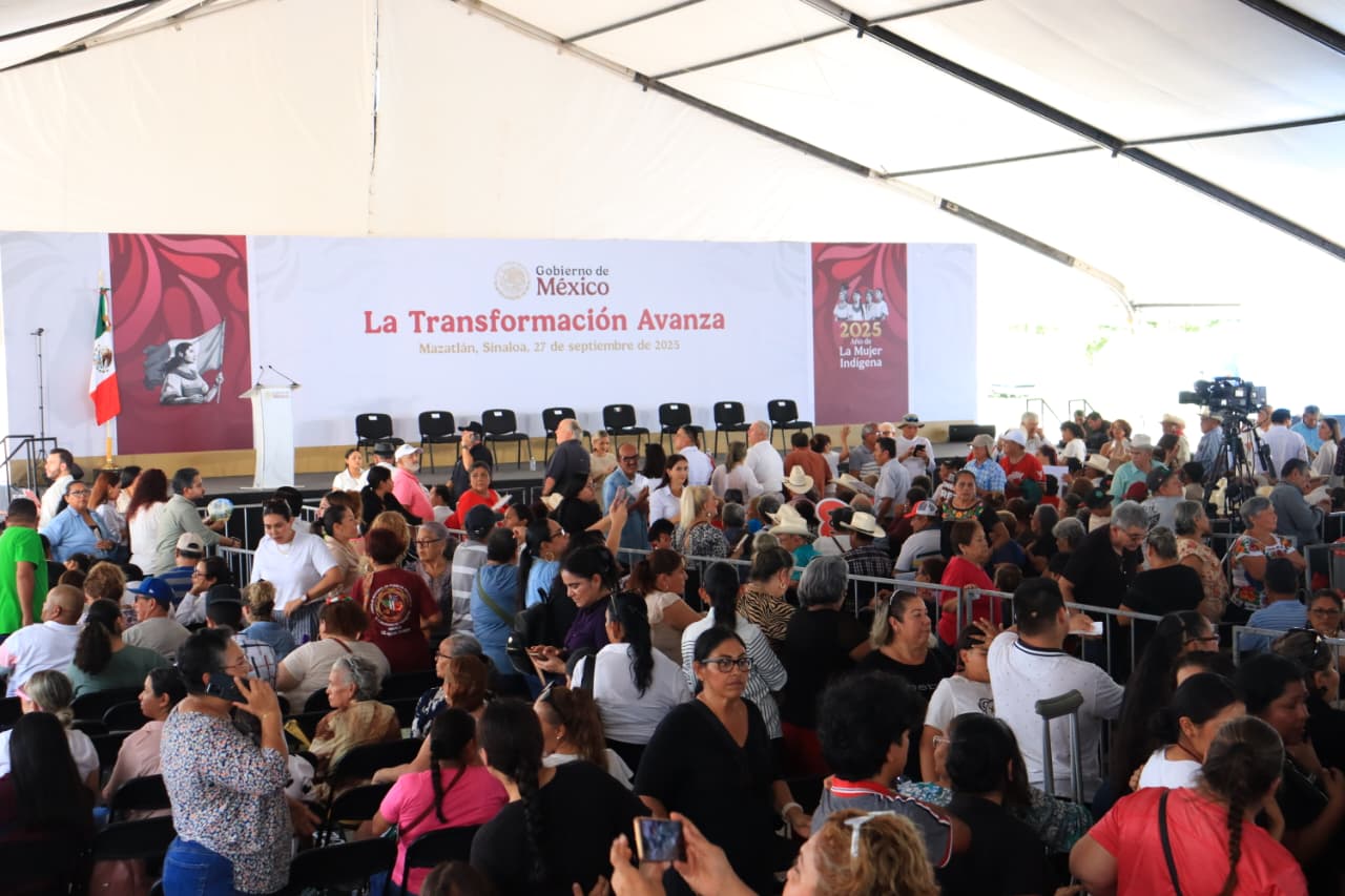 Cuatro enormes carpas y decenas de coolers “refrescan” evento de Claudia Sheinbaum en Mazatlán