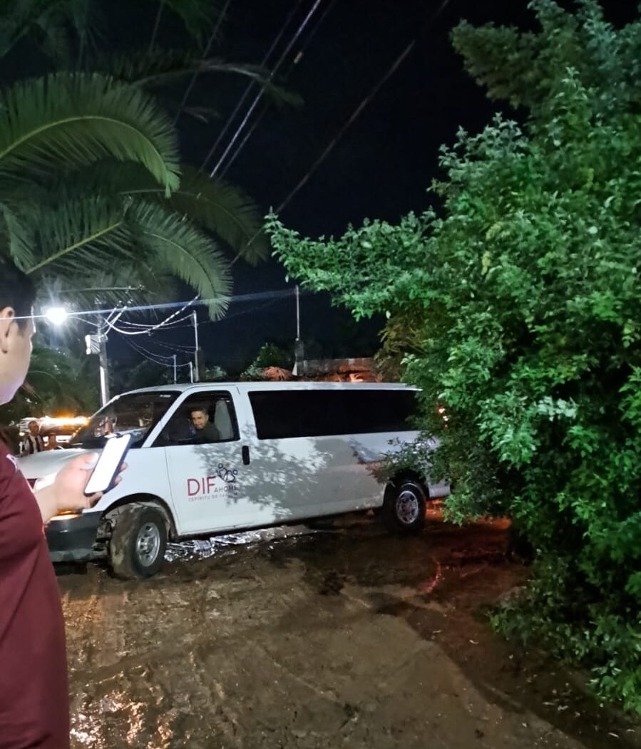 DIF Ahome lleva apoyos a las comunidades rurales afectadas por las lluvias
