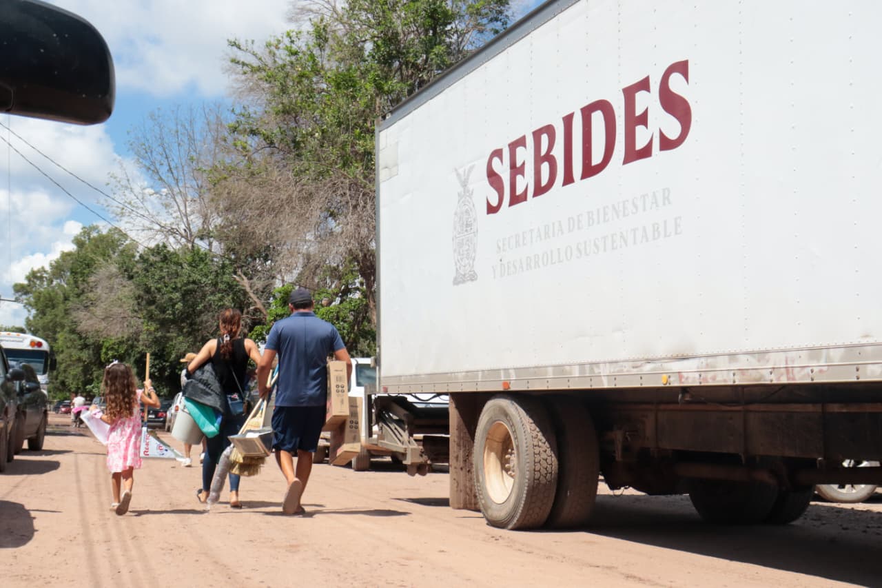 DIF Sinaloa y Municipio entregan 600 cheques a familias afectadas por las lluvias