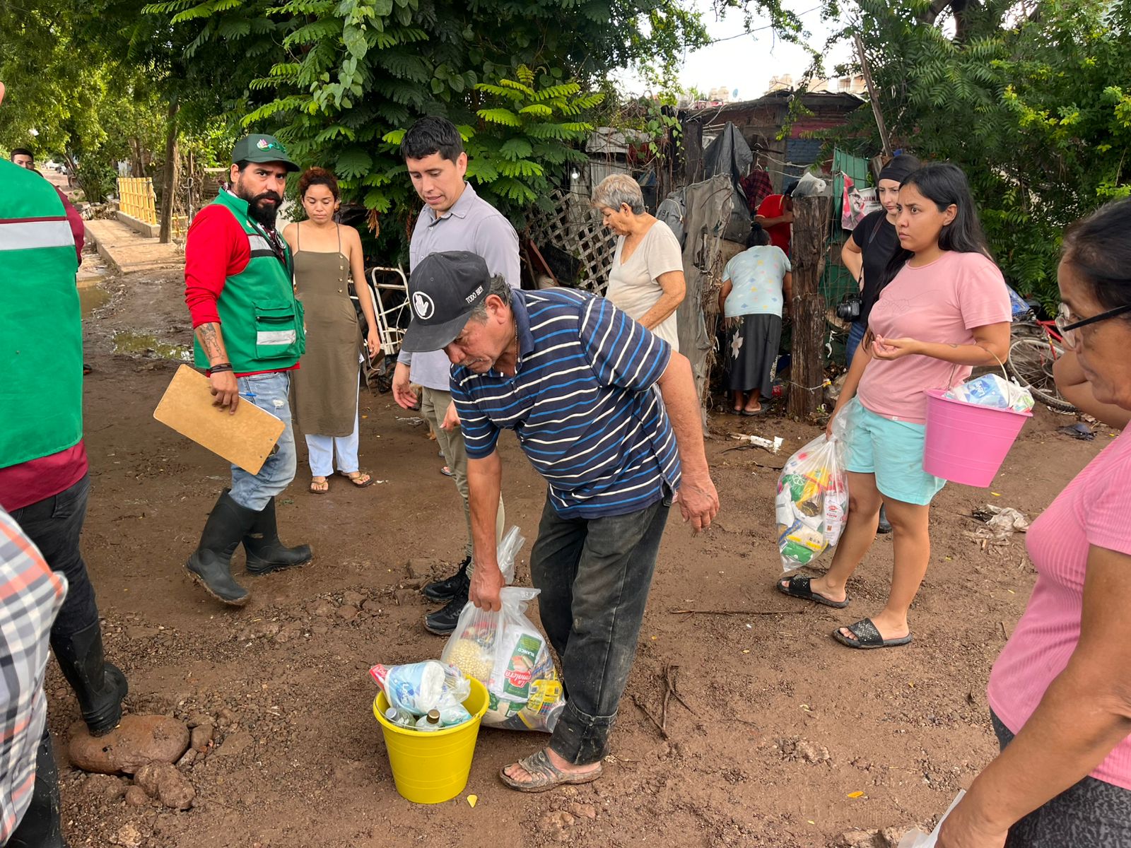 DIF y PC entregan apoyos a familias afectadas por tormenta