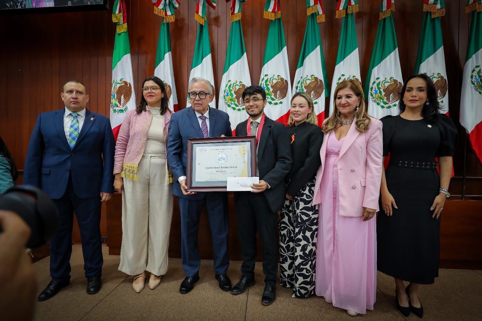 Dante Robles Ureta, ganador del Premio Mérito Juvenil 2025