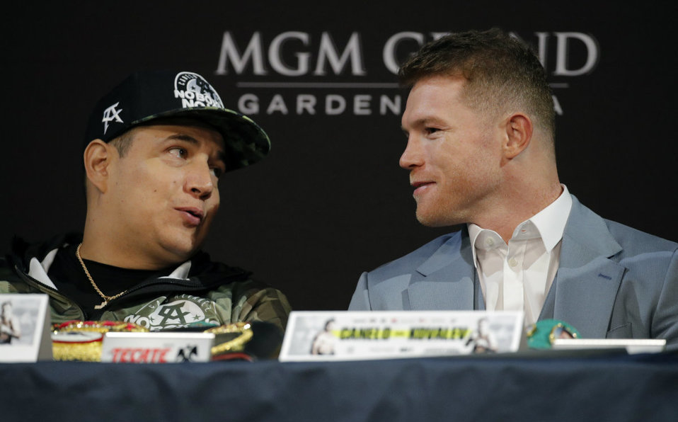 Eddy Reynoso y el Canelo Álvarez