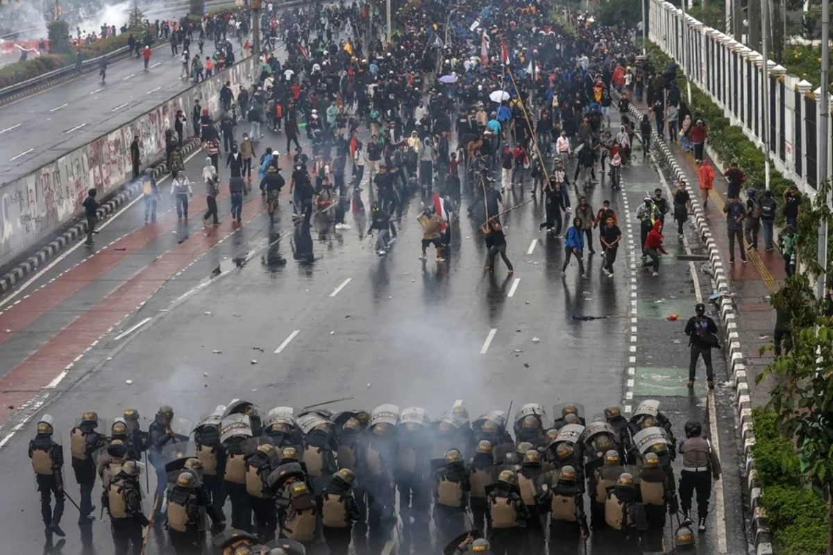 En Indonesia protestan contra aumento salarial a diputados