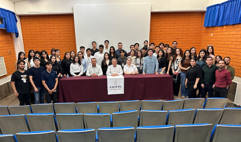 Estudiantes de Derecho UAdeO y el personal de la Unipol