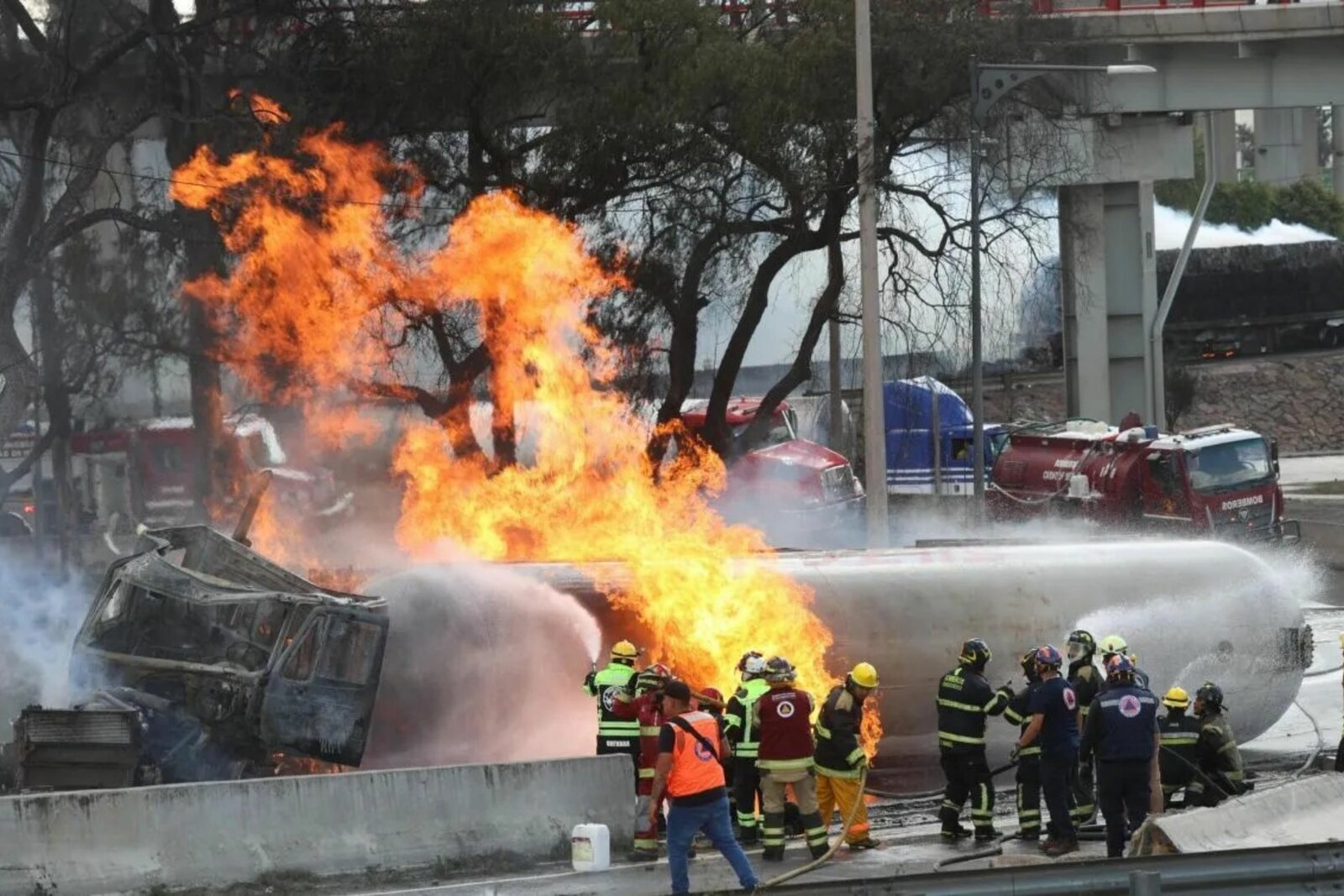 Explosión de pipa en Iztapalapa deja 26 muertos, confirma Secretaría de Salud