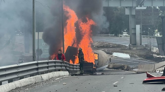 Confirman 3 muertos y 70 heridos tras explosión de pipa en CDMX; Guardia Nacional aplica Plan DN-III-E