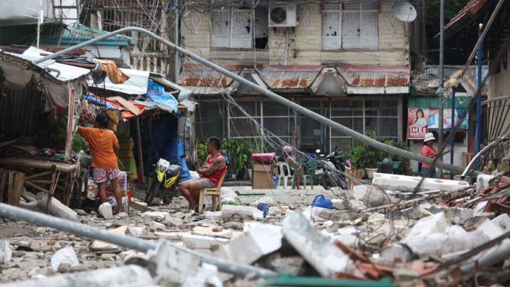 Filipinas declara estado de calamidad tras más de 60 muertos por terremoto