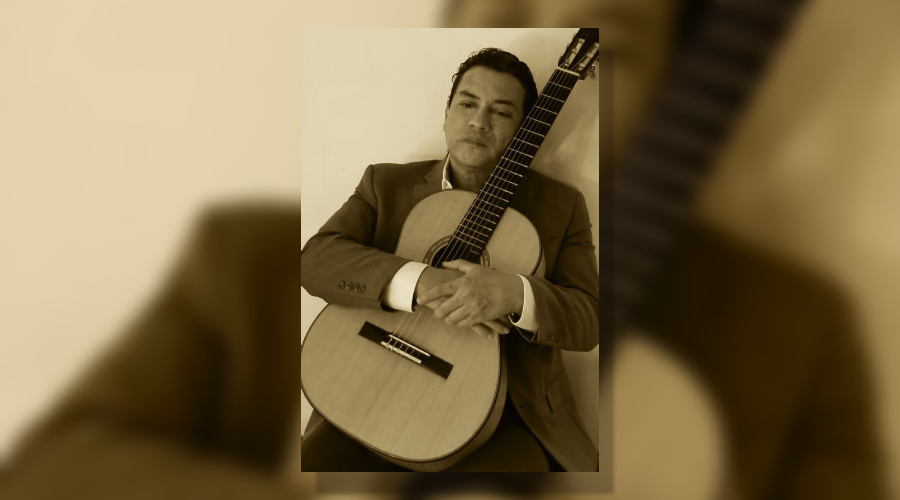 Francisco Bibriesca, exitoso guitarrista.