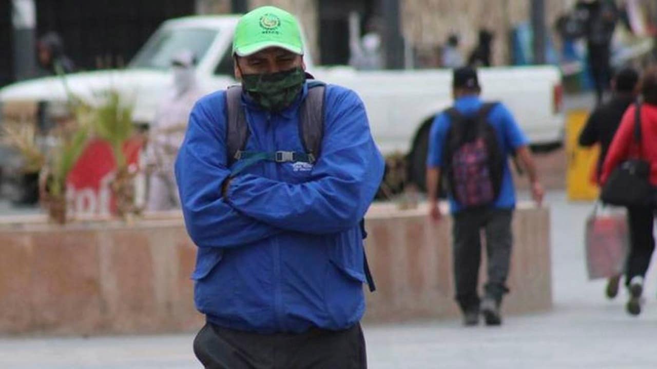 Persona abrigada por el frío
