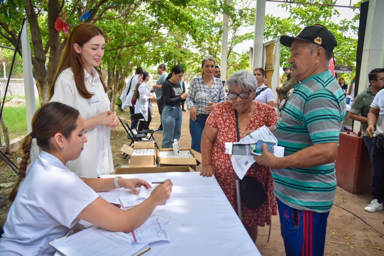 DIF Ahome distribuye a familias necesitadas medicamentos donados