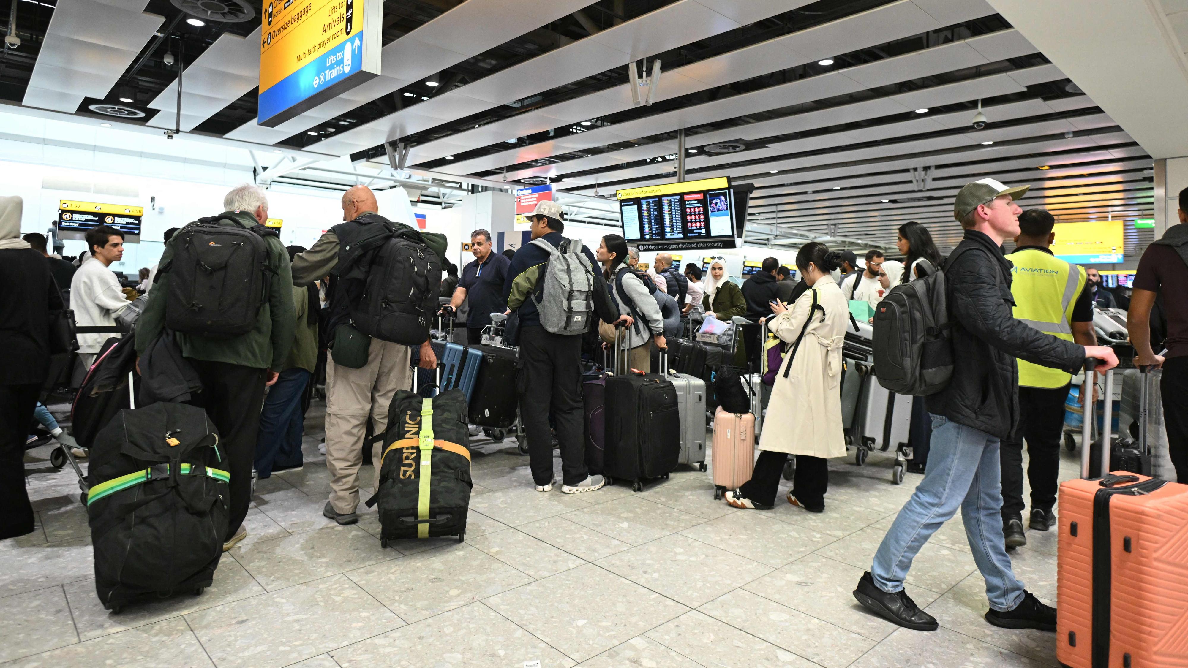 Grave ciberataque paraliza operaciones en varios aeropuertos europeos
