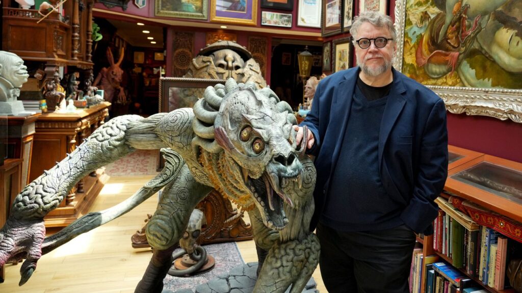 Guillermo del Toro subastará los tesoros de su universo cinematográfico