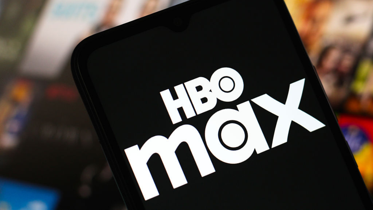 celular con la aplicación de la app de HBO Max