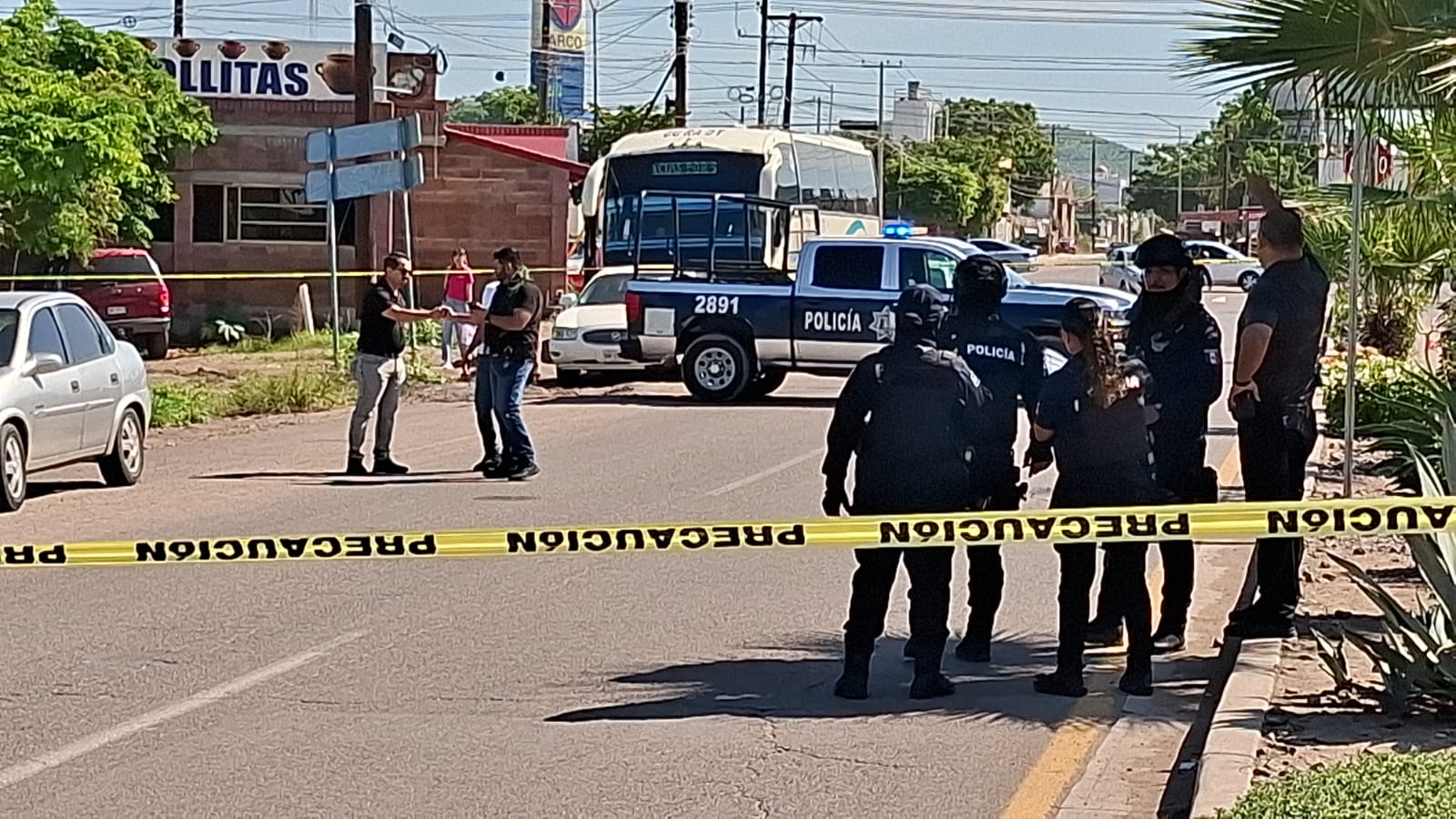 Hombre asesina a una mujer y luego se quita la vida en la carretera Guamúchil-Angostura