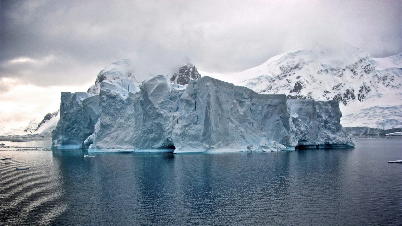 Iceberg A23a, tan grande como Londres, se rompe tras décadas en el mar