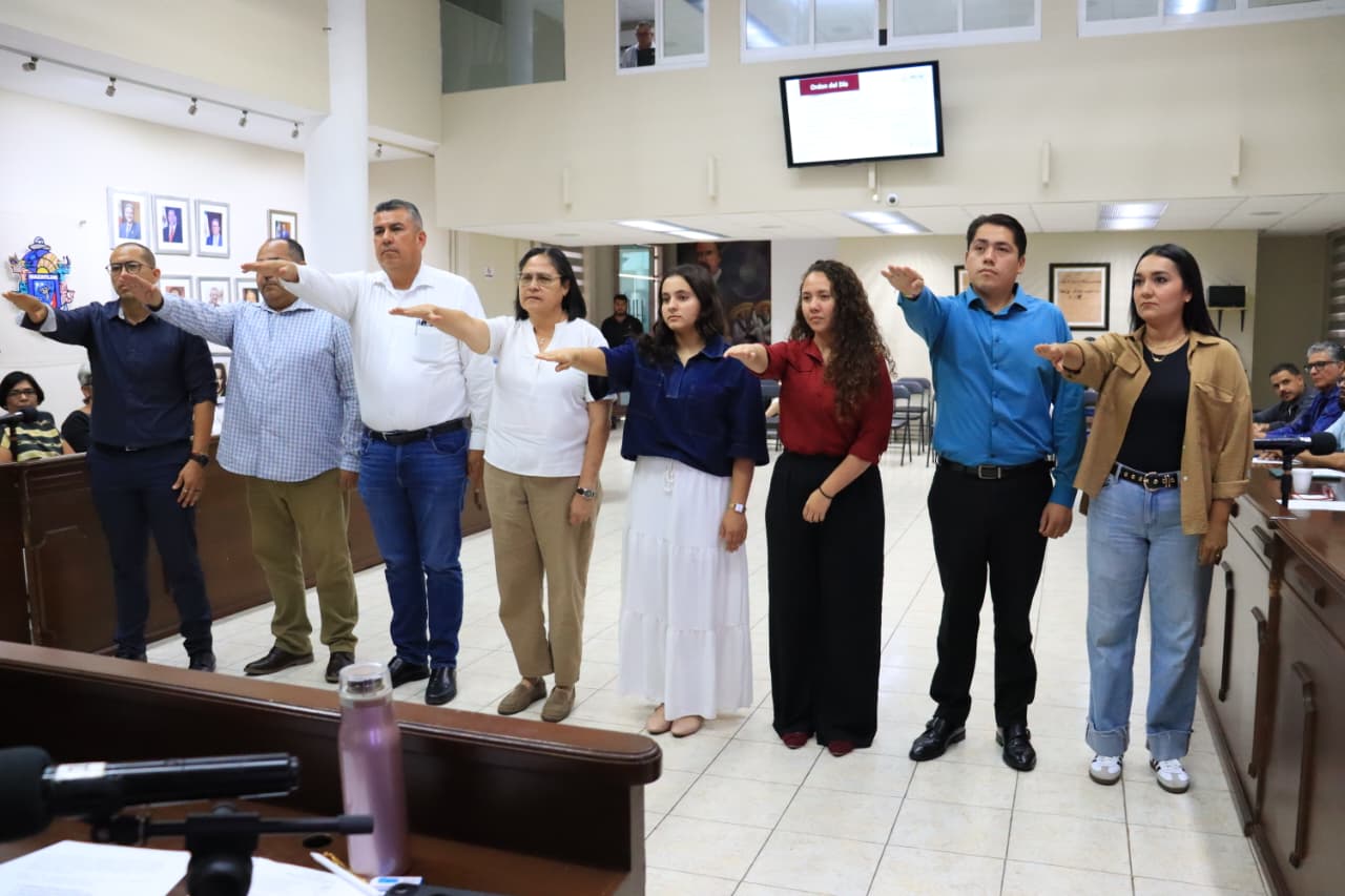 Toma de protesta a los nuevos consejeros funcionarios del consejo directivo.