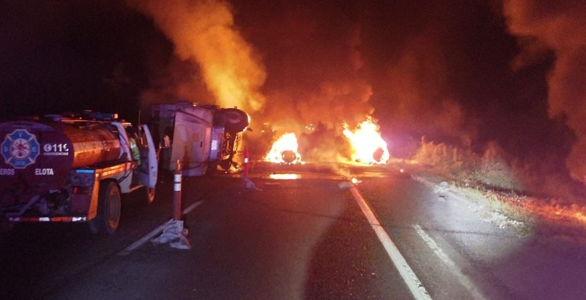 Nuevo incendio de camión en tramo de la autopista Mazatlán-Culiacán