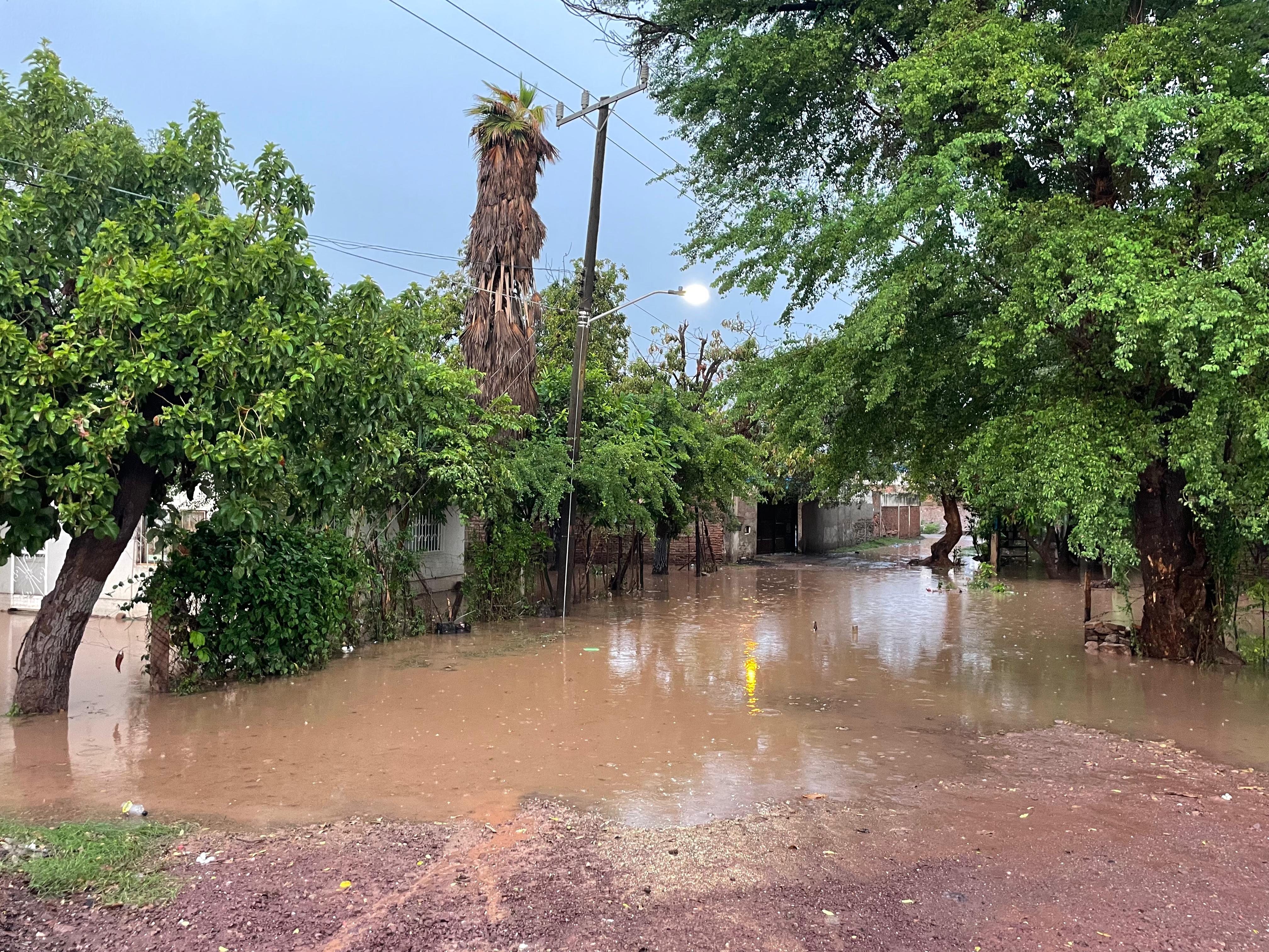 La zona de Las Carnitas en San Miguel Zapotitlán, Ahome, donde el agua se metió a sus domicilios debido a la intensa lluvia