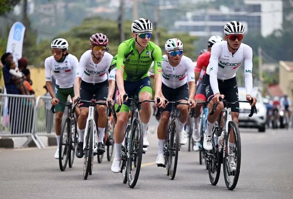 Isaac del Toro y Tadej Pogacar entrenan juntos previo a Campeonato Mundial de Ciclismo