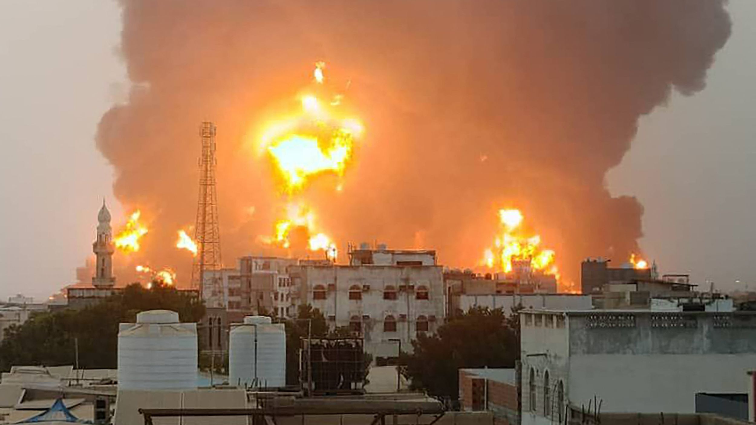Israel intensifica ataques en Yemen; bombardeos dejan decenas de muertos