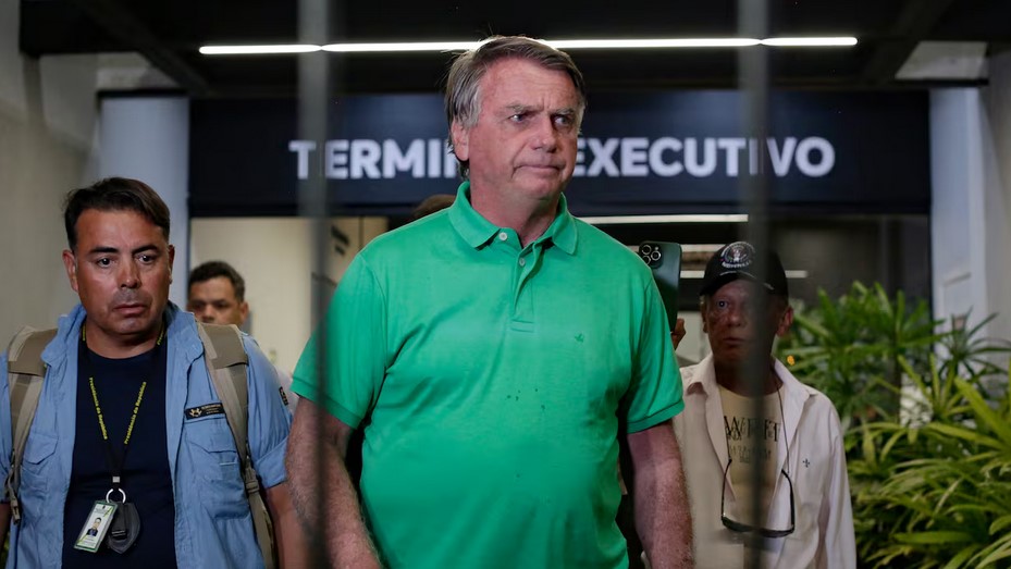 Expresidente de Brasil, Jair Bolsonaro, es trasladado a un hospital tras complicaciones de salud