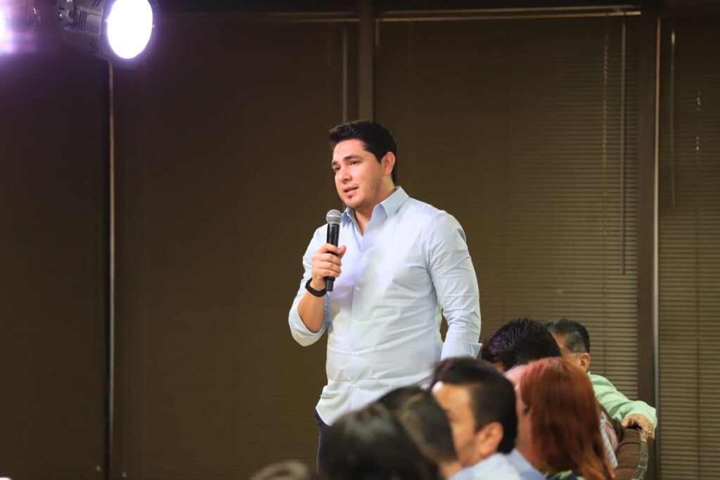 Joaquín Landeros Güicho, secretario de Administración y Finanzas.