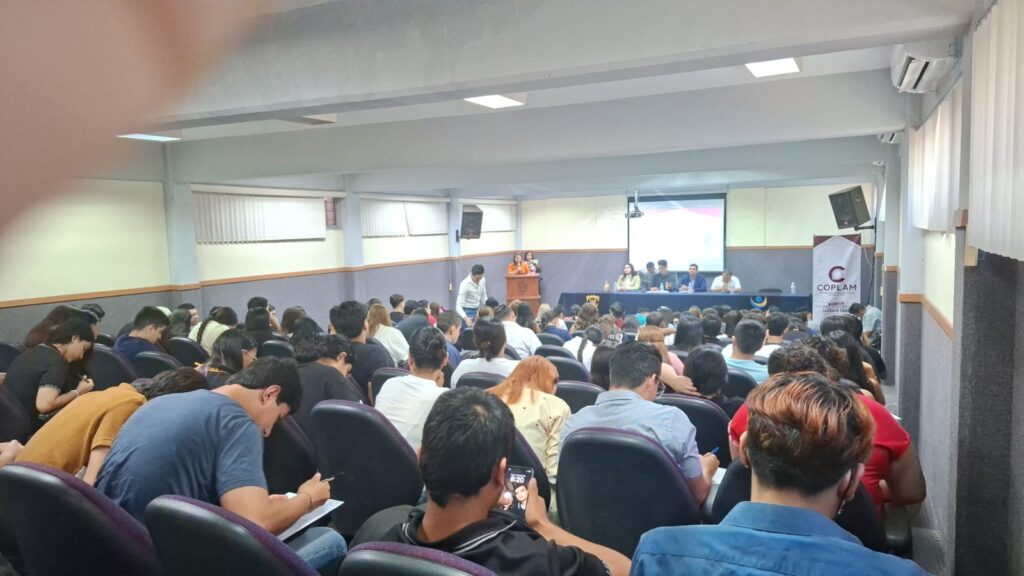 Jóvenes plantean aumento de apoyos a emprendedores en Ahome