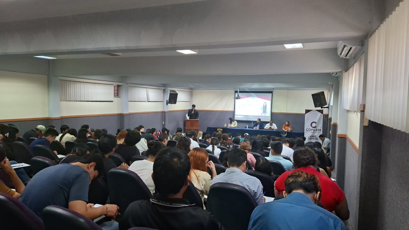 Jóvenes plantean aumento de apoyos a emprendedores en Ahome
