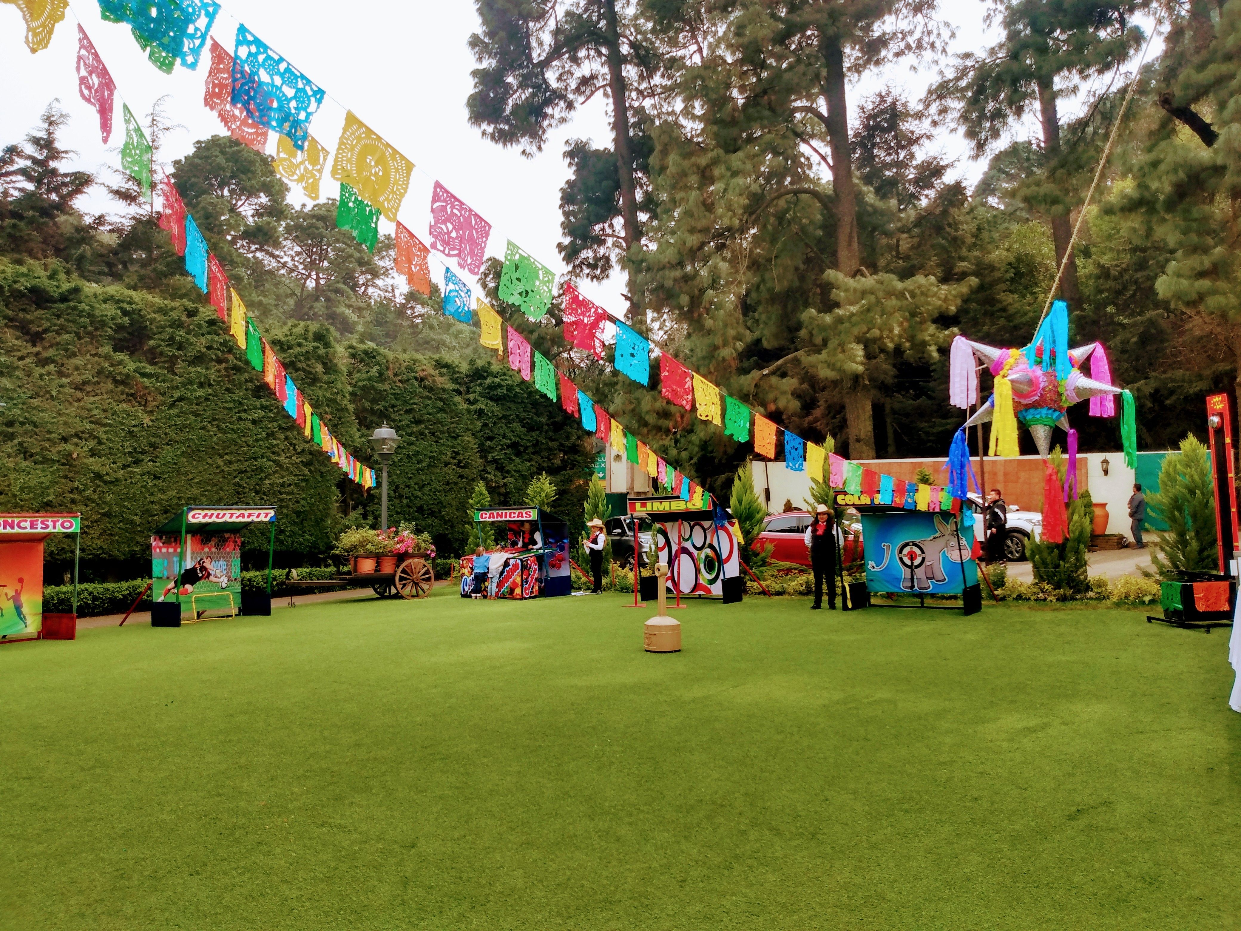 Decoración mexicana en una kermés.