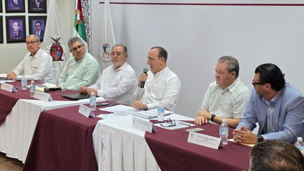La sesión se llevó a cabo en las instalaciones de salón de cabildo de Ahome. Imágenes, cortesías.