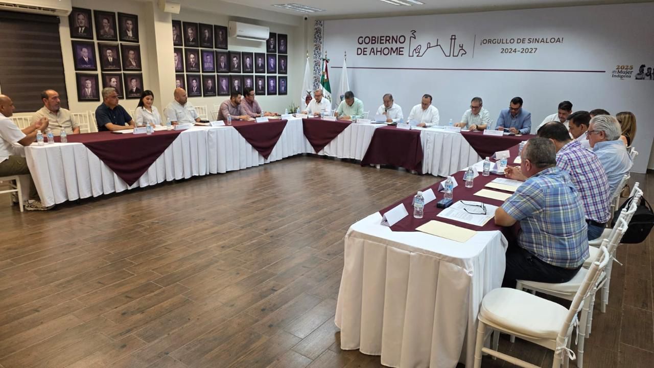 La sesión se llevó a cabo en las instalaciones de salón de cabildo de Ahome. Imágenes, cortesías.