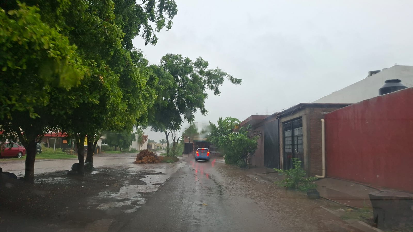 Día lluvioso en Guasave.