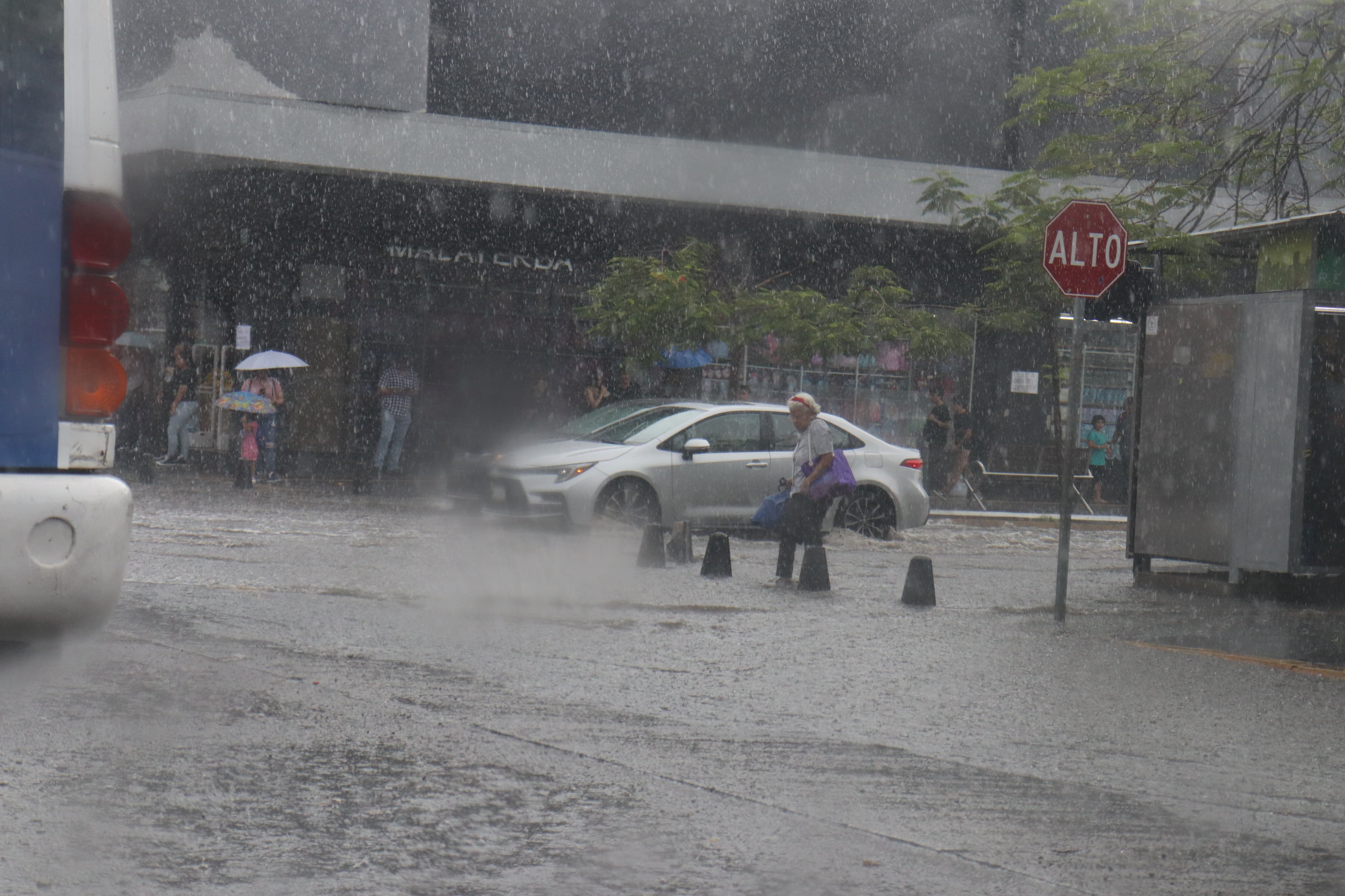 Lluvias aumentan accidentes en Ahome