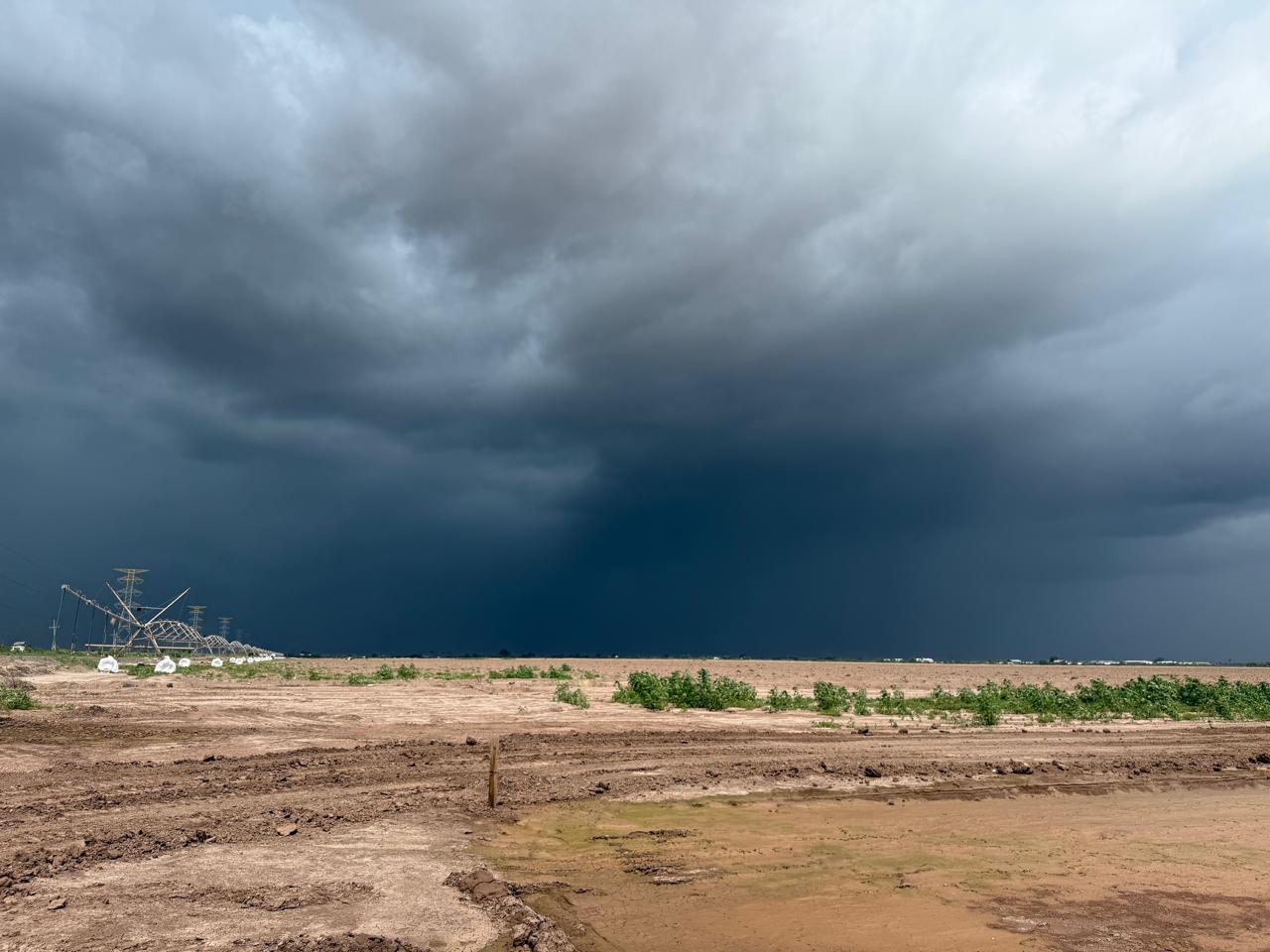 Lluvias y vientos sorprenden al norte de Sinaloa